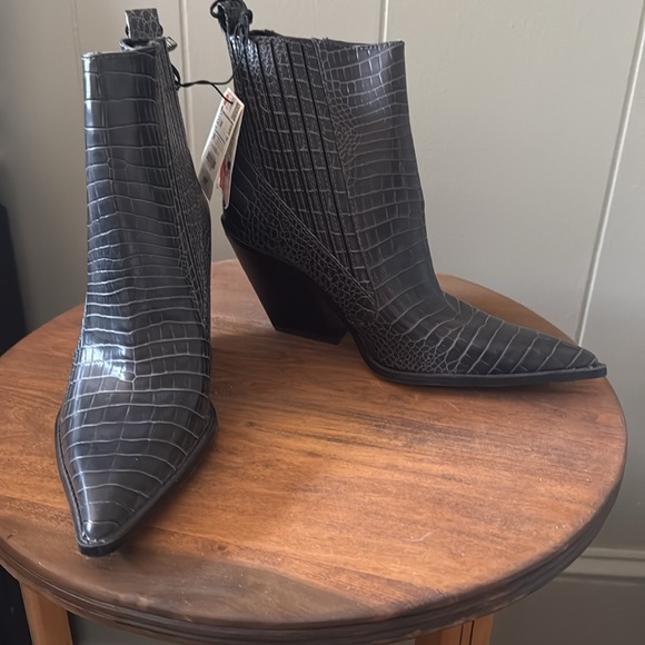NWT ZARA Boots - Size 39 - Picture 3 of 5